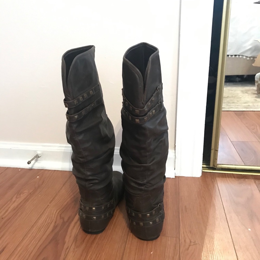 Brown boots